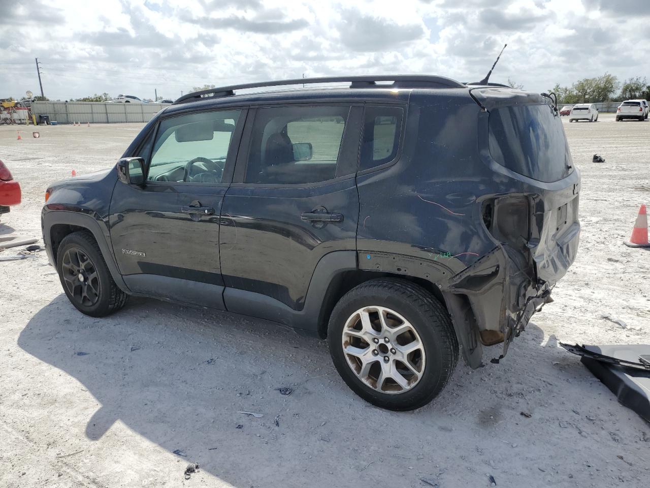 2016 Jeep Renegade - Image 2