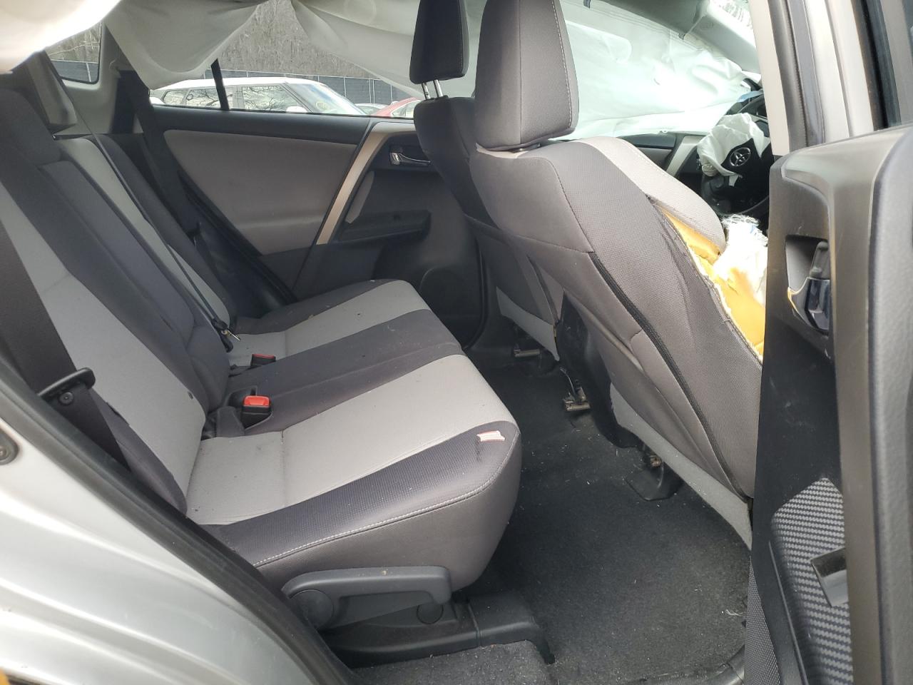 2015 Toyota RAV 4 - Image 12