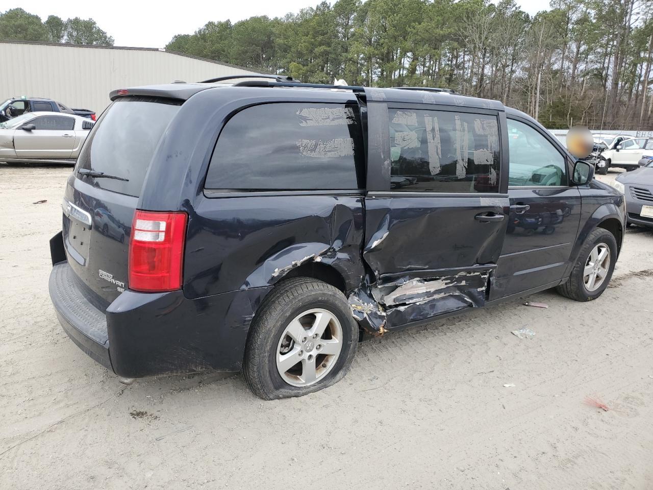 2010 Dodge Caravan - Image 3