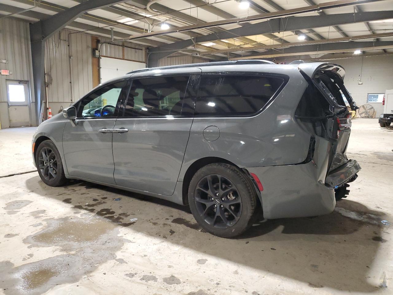 2022 Chrysler Pacifica - Image 2