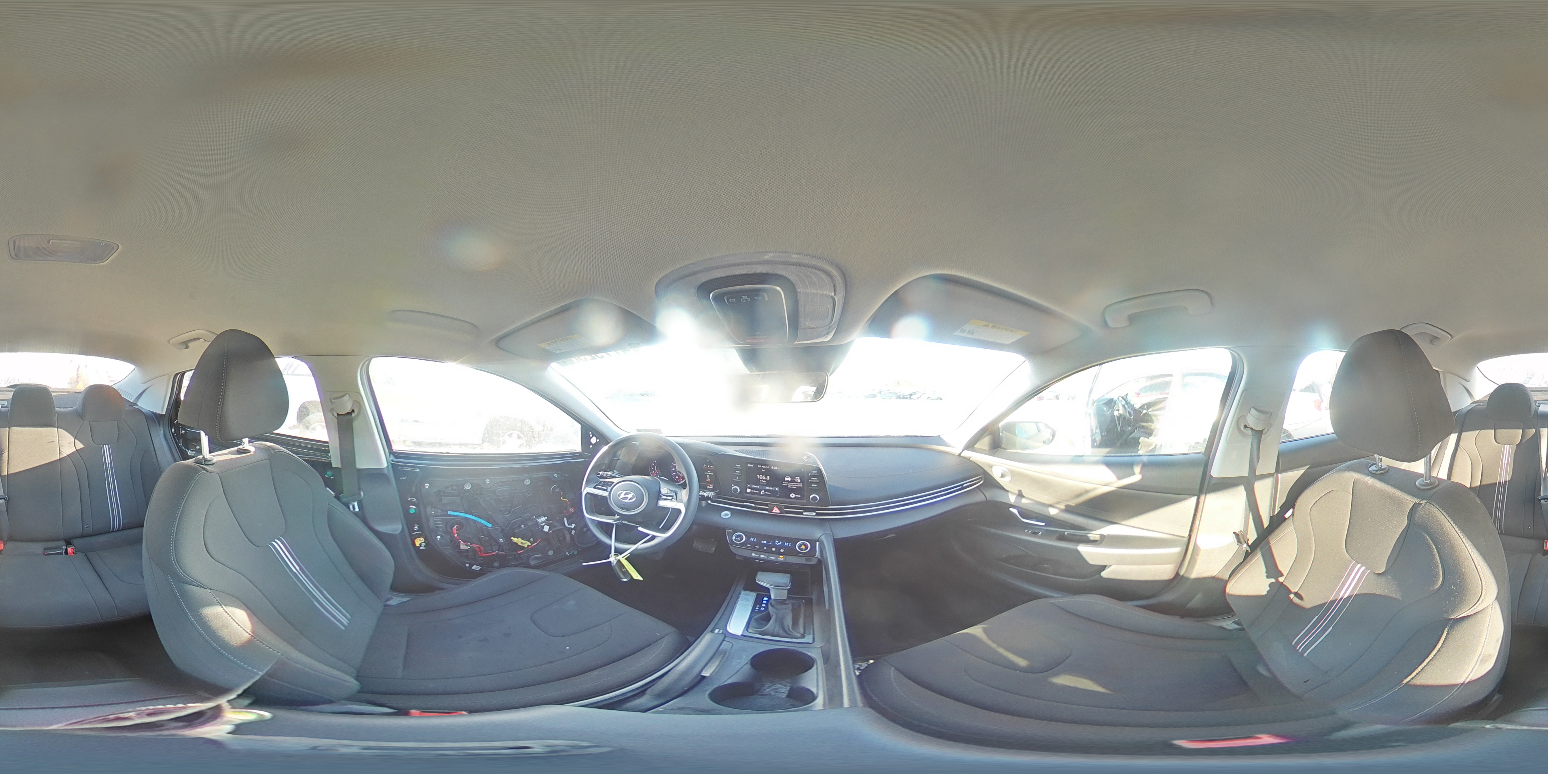 2023 Hyundai Elantra - Image 15