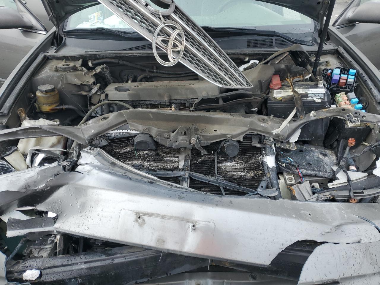 2004 Toyota Camry - Image 12