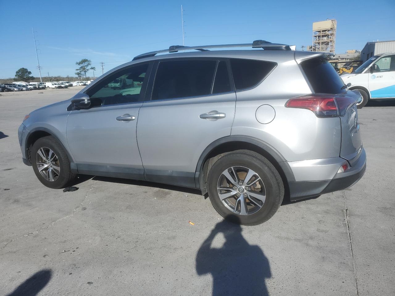 2018 Toyota RAV 4 - Image 2