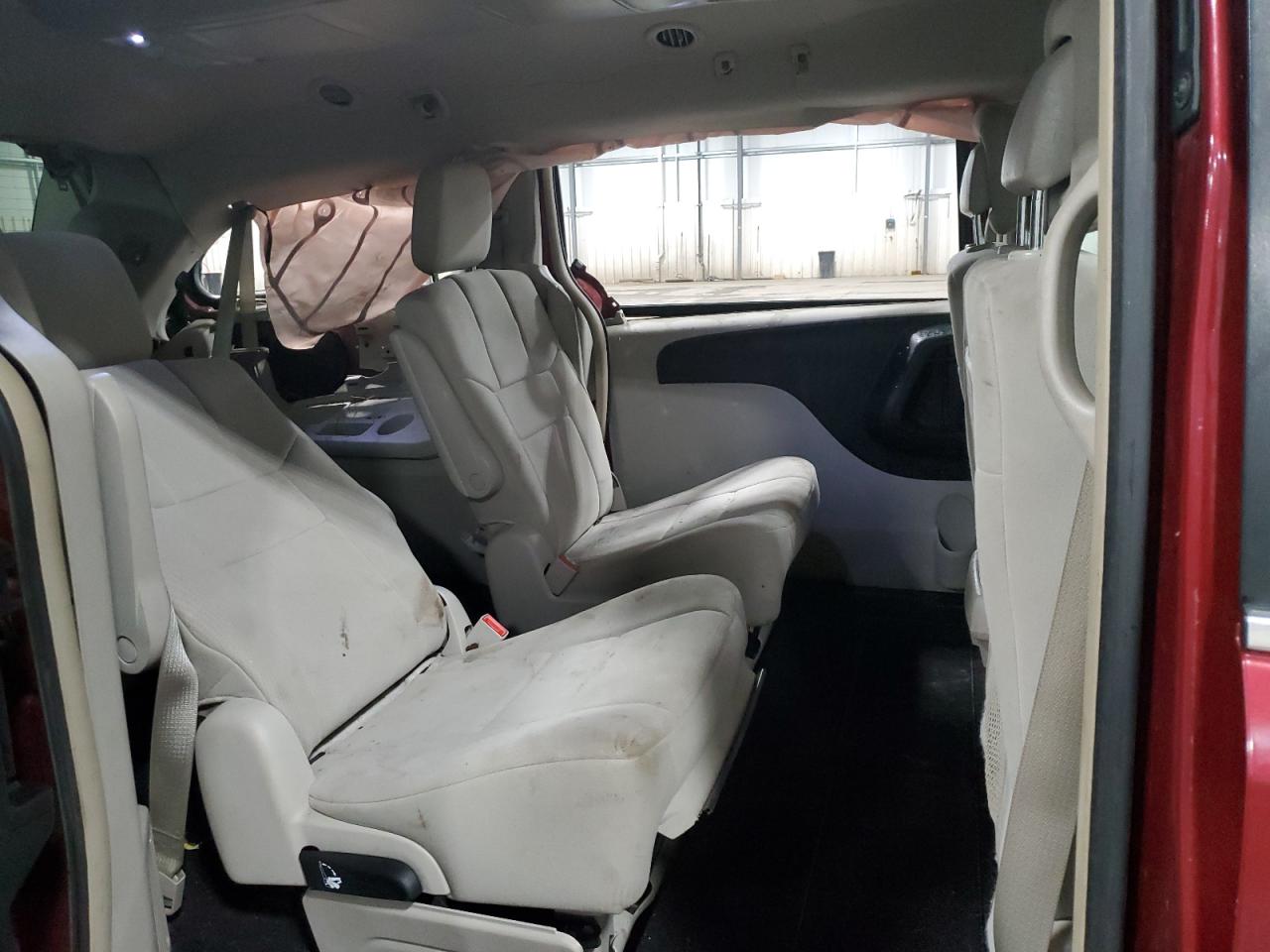 2011 Chrysler Town & Country - Image 11