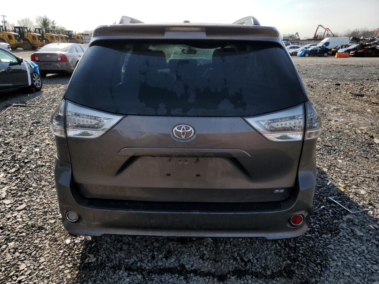 2012 Toyota Sienna - Image 6