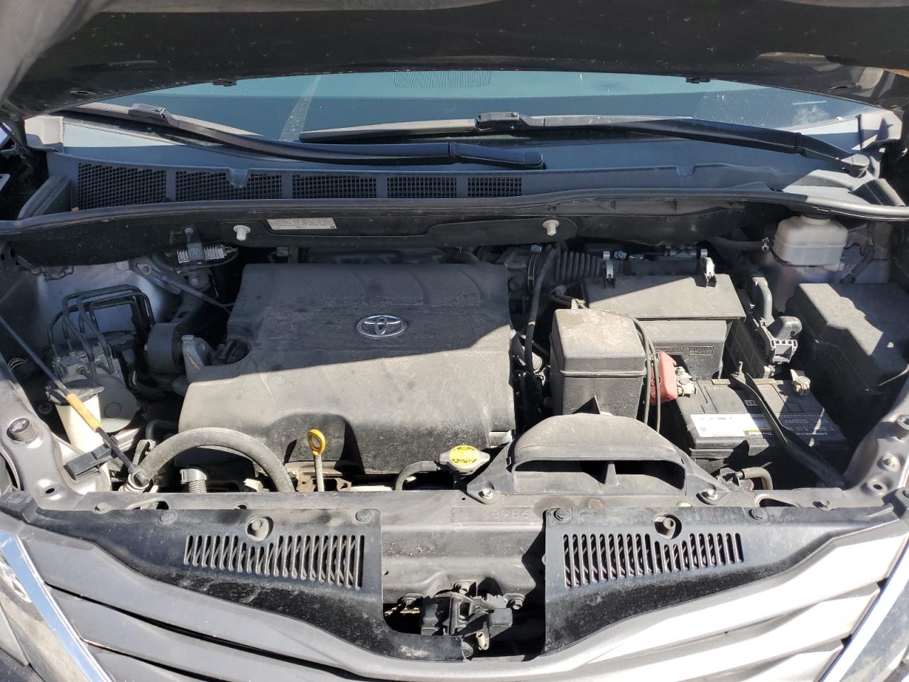 2012 Toyota Sienna - Image 12