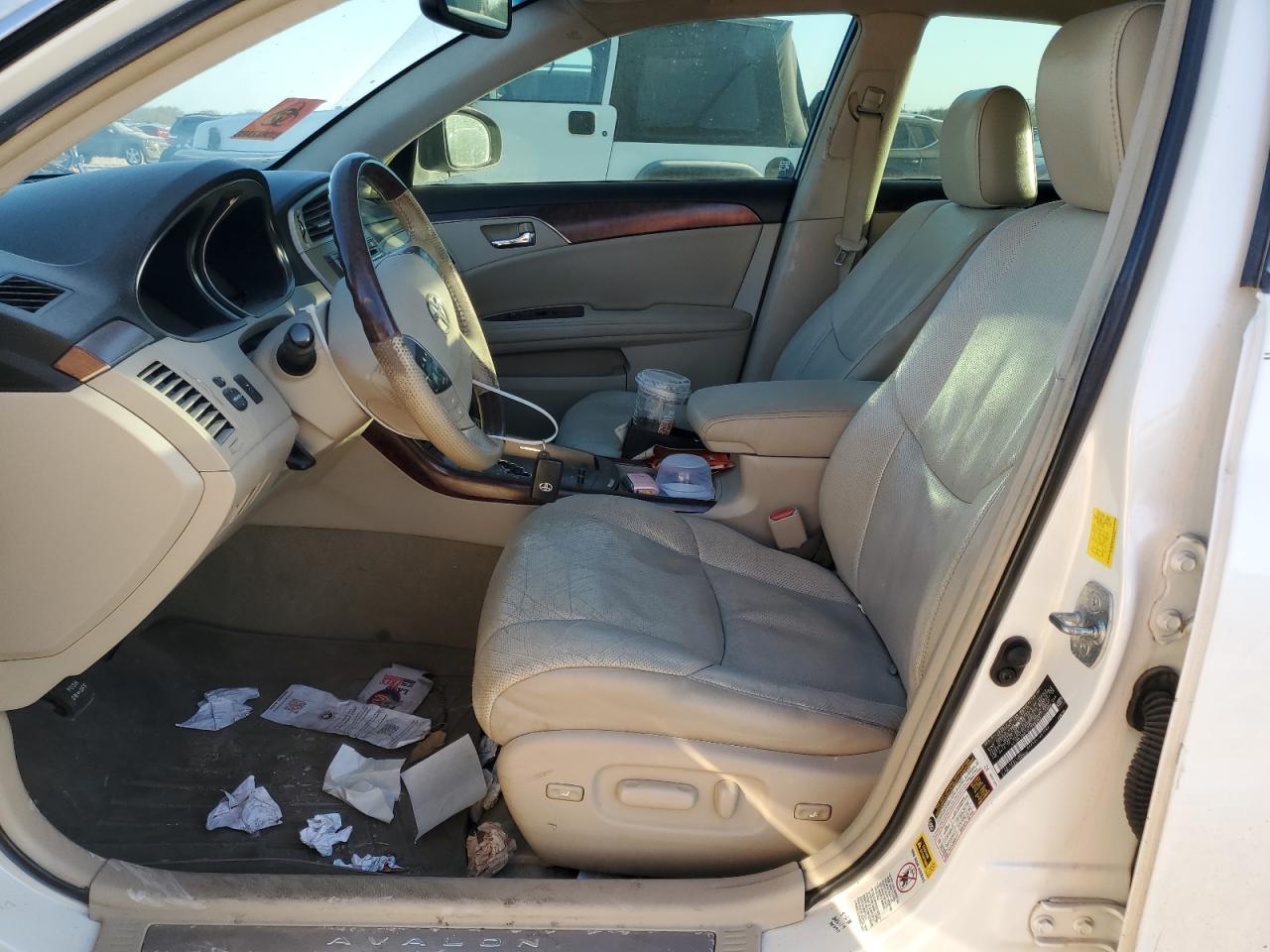 2011 Toyota Avalon - Image 7