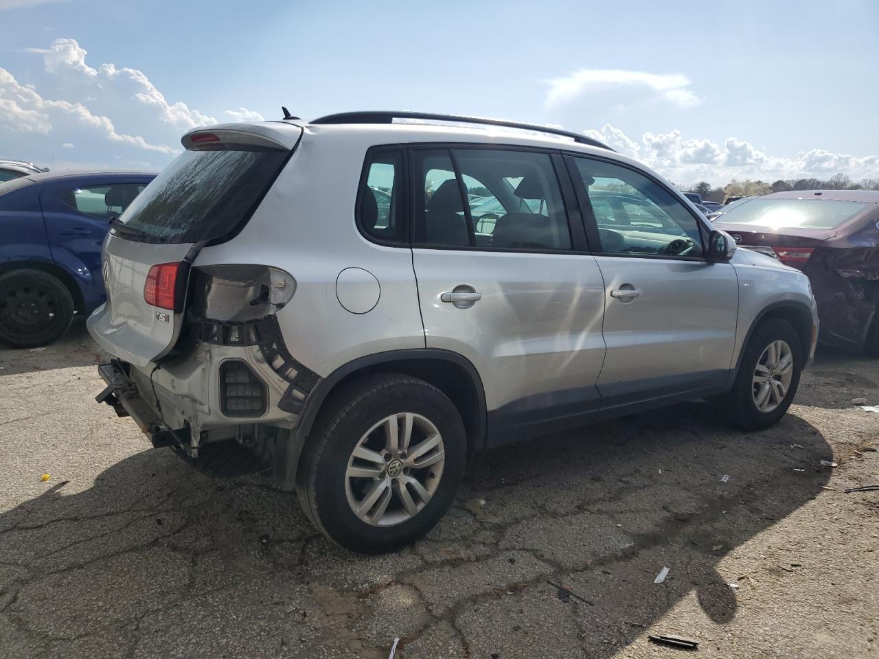 2016 Volkswagen Tiguan - Image 3