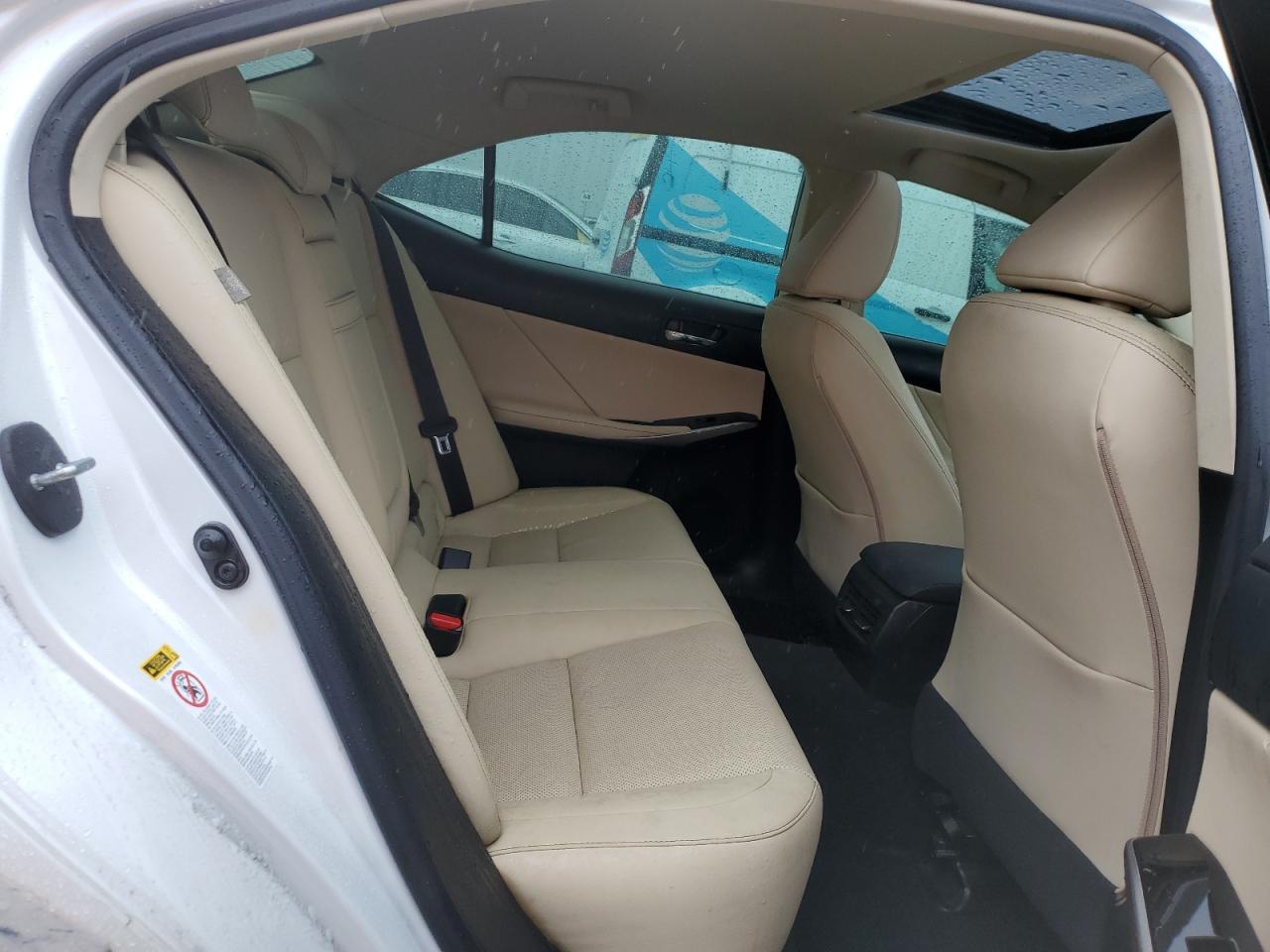 2016 Lexus IS - Image 10