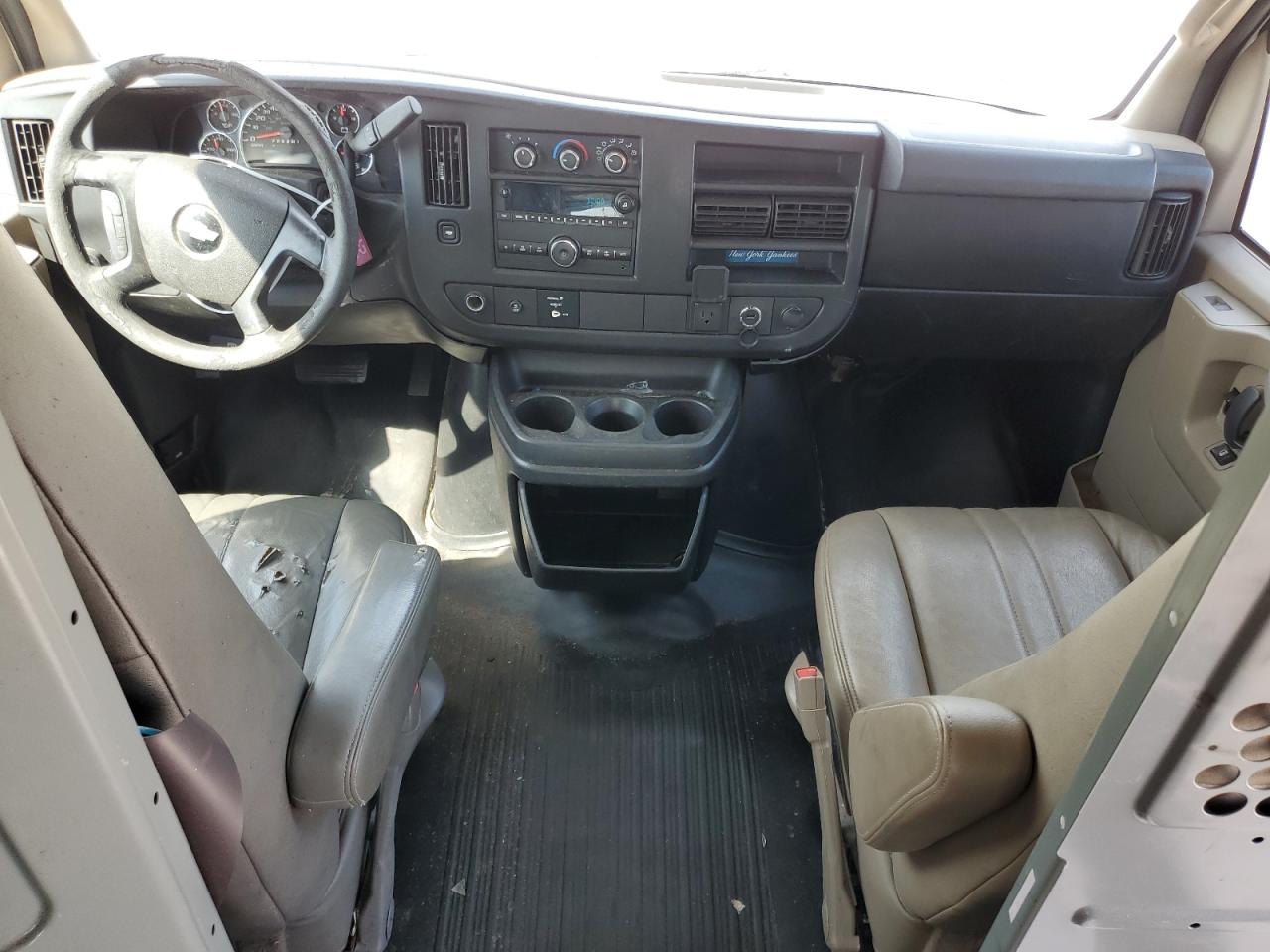 2015 Chevrolet Express - Image 8