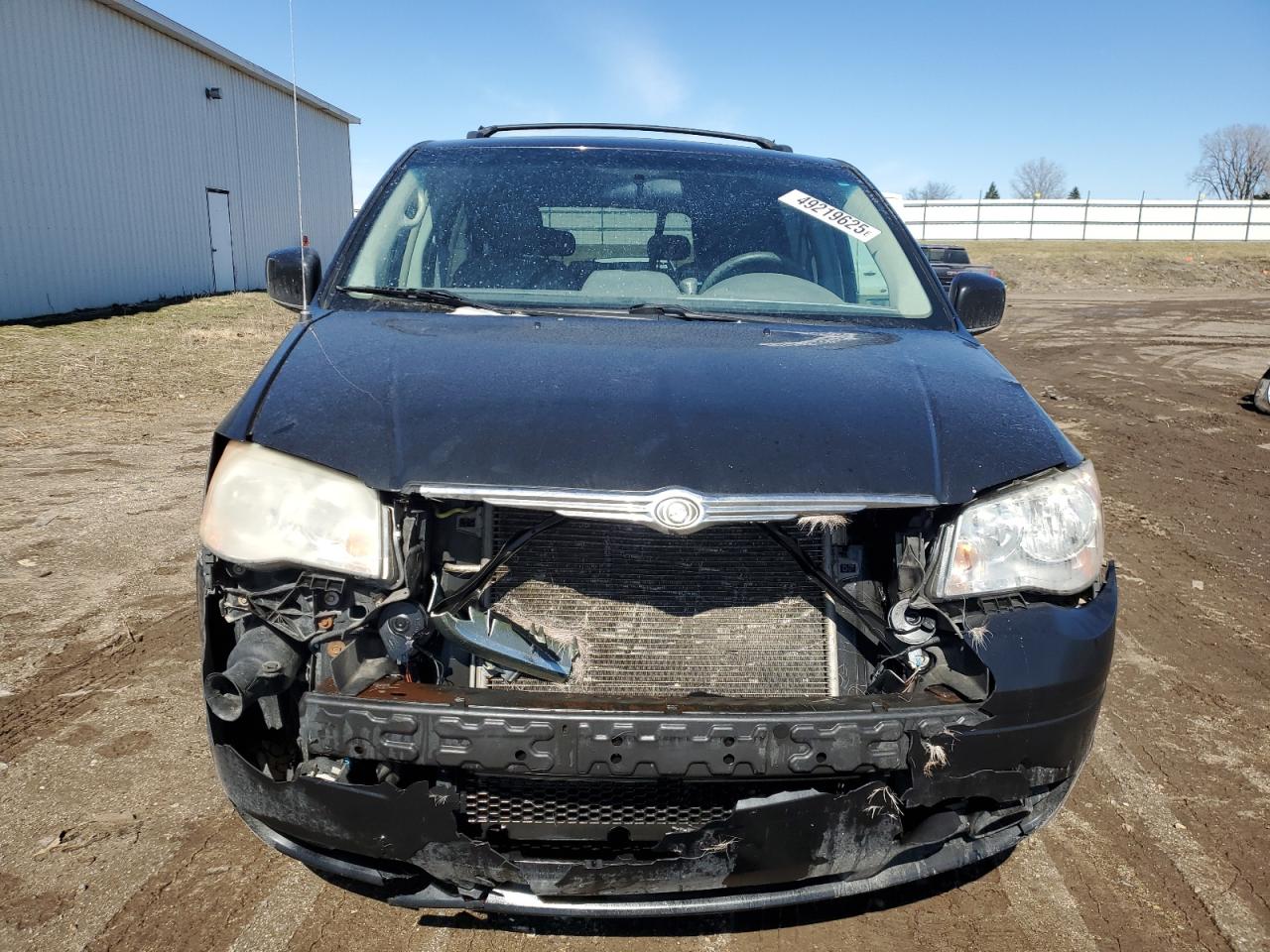 2009 Chrysler Town & Country - Image 5