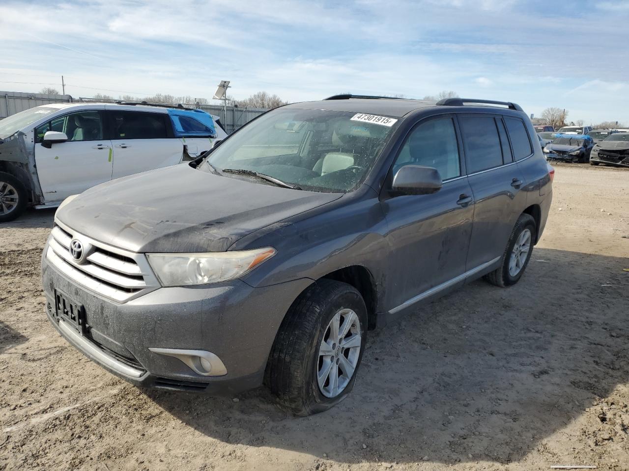 2013 Toyota Highlander Base للبيع في Kansas City، KS - Vandalism