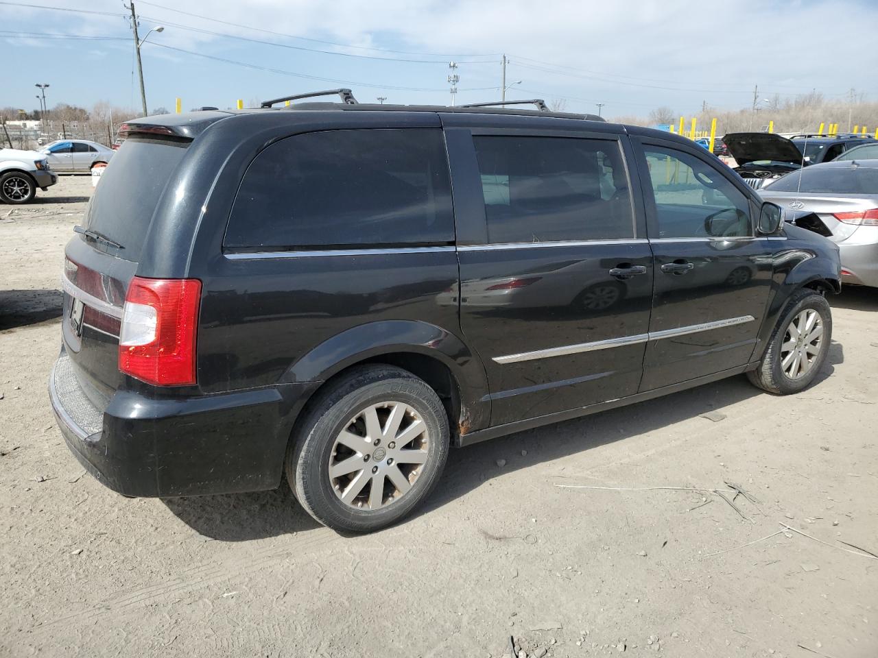2011 Chrysler Town & Country - Image 3