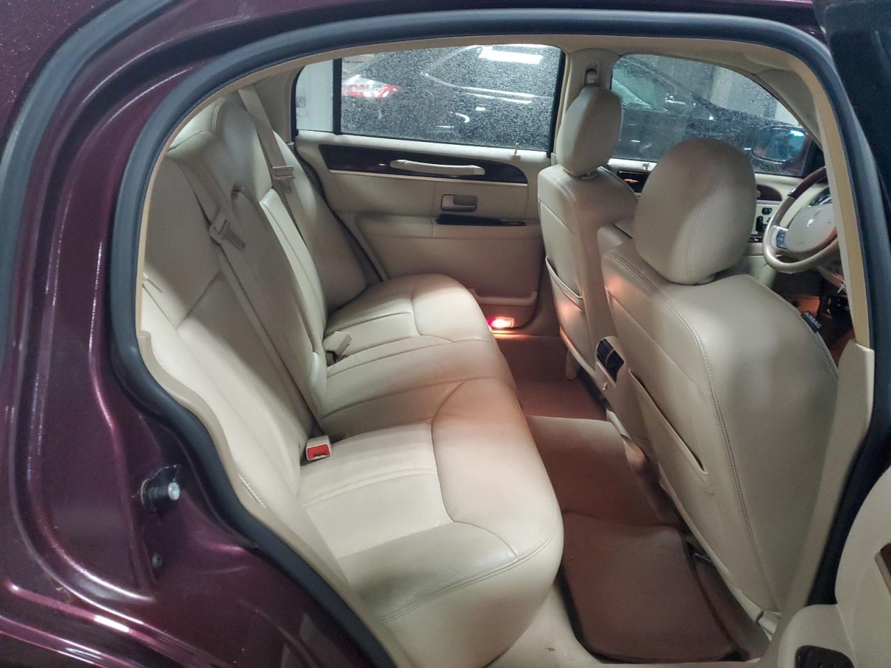 2008 Lincoln Town Car - Image 10