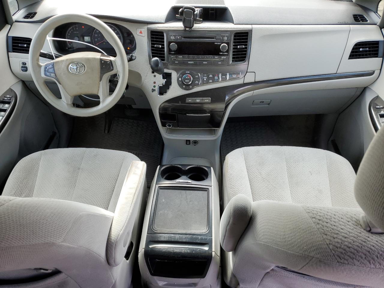 2014 Toyota Sienna - Image 8
