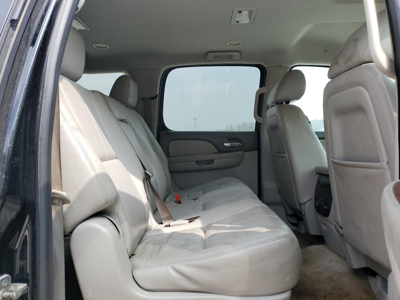 2013 Chevrolet Suburban - Image 11