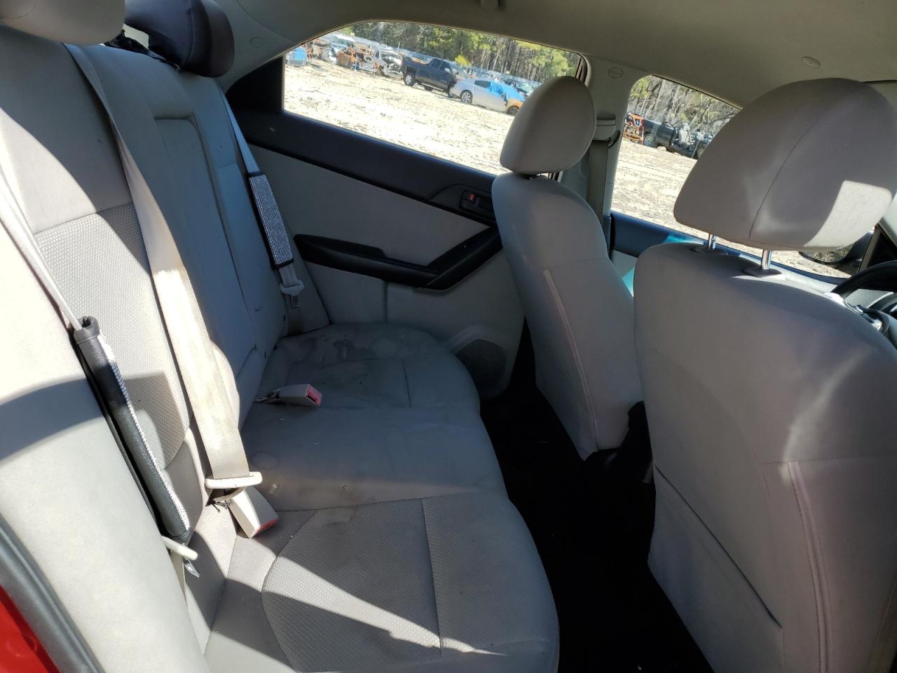 2010 Kia Forte - Image 11