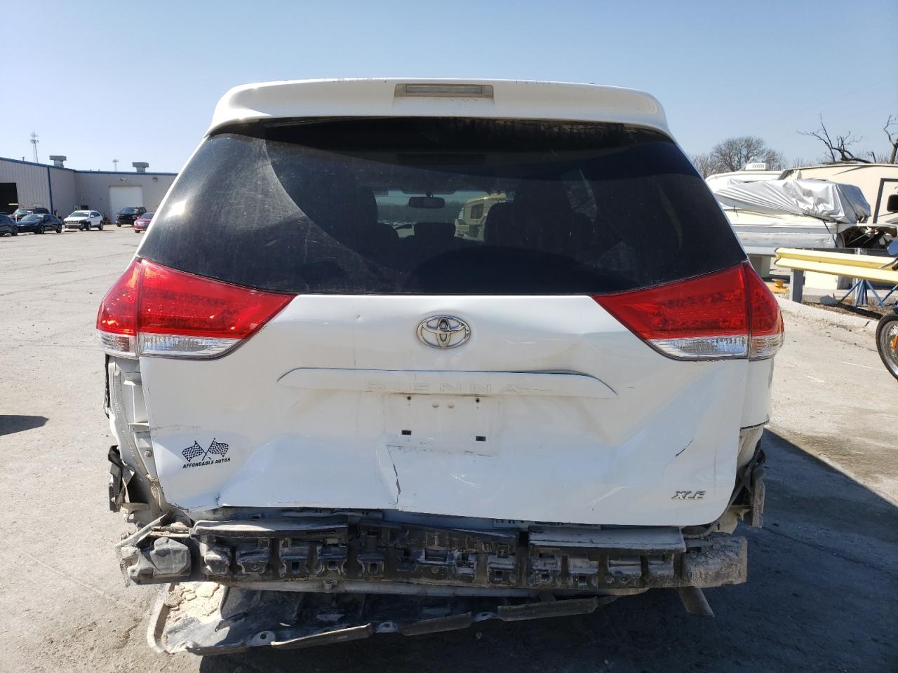 2014 Toyota Sienna - Image 6