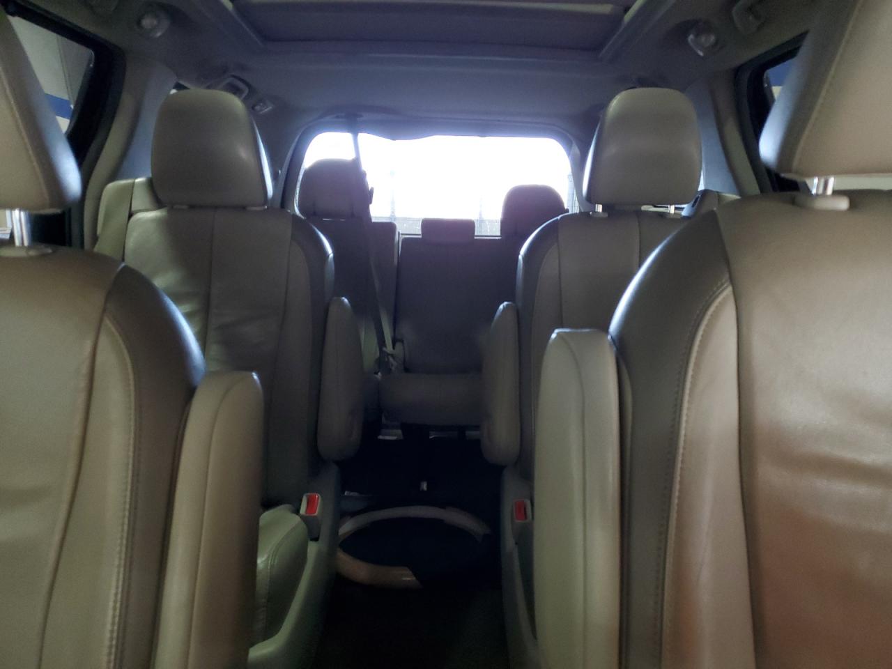 2014 Toyota Sienna - Image 10