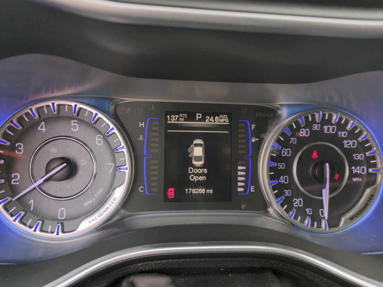 2015 Chrysler 200 - Image 9