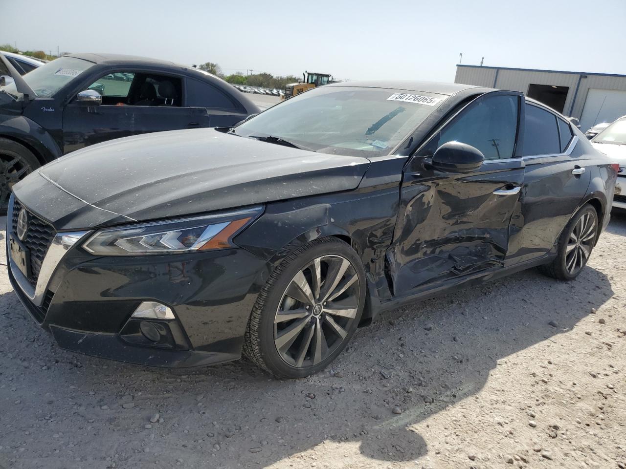 2019 Nissan Altima Platinum for Sale in San Antonio, TX - Side