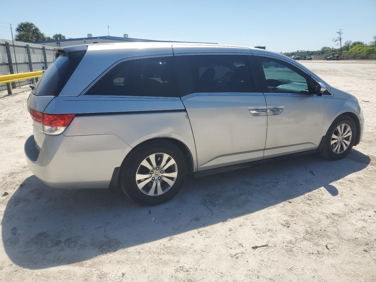 2015 Honda Odyssey - Image 3