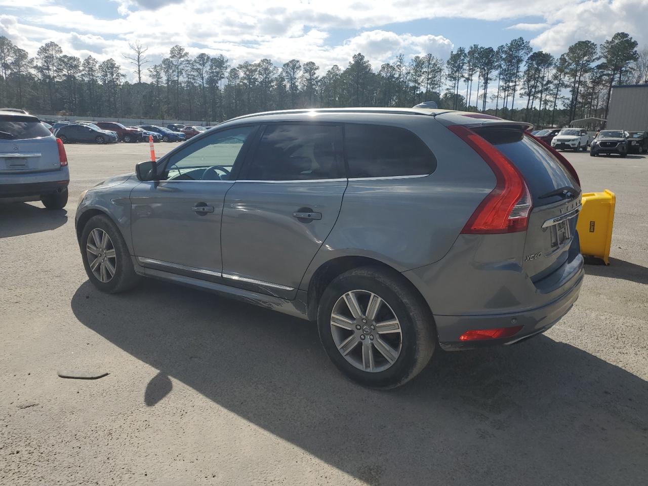 2017 Volvo XC60 - Image 2