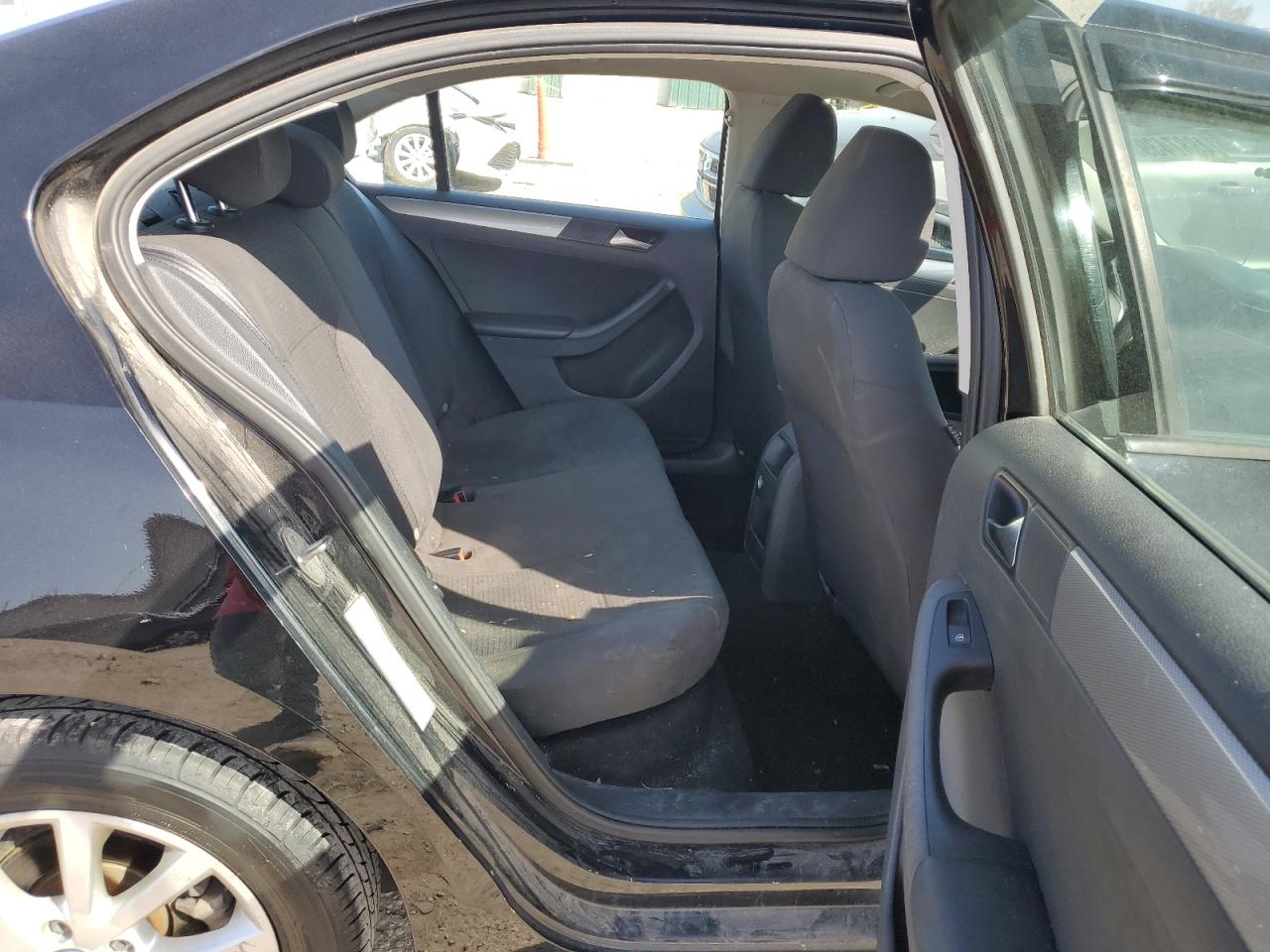 2015 Volkswagen Jetta - Image 11