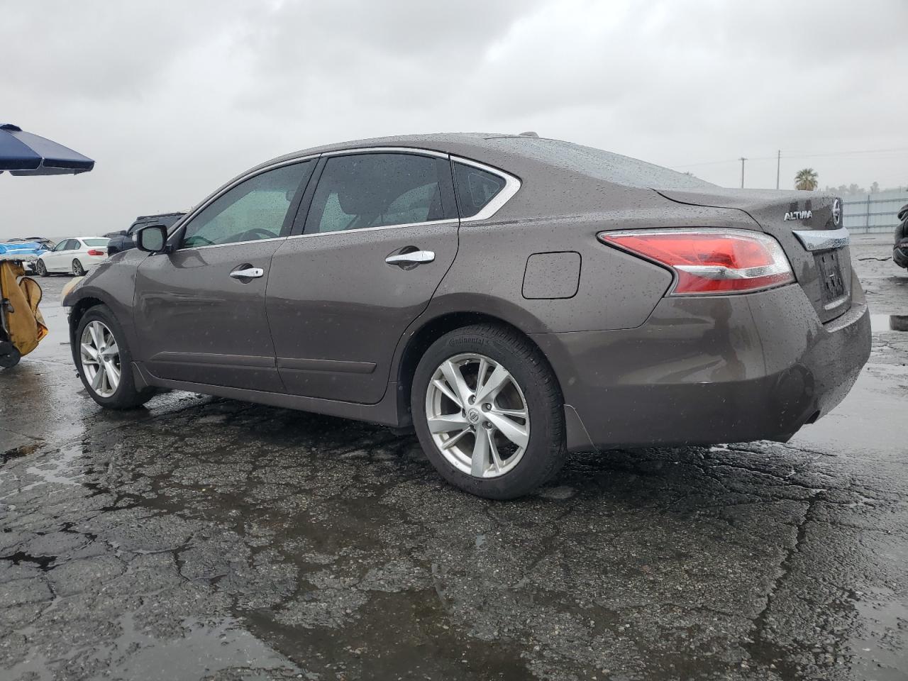 2015 Nissan Altima - Image 2