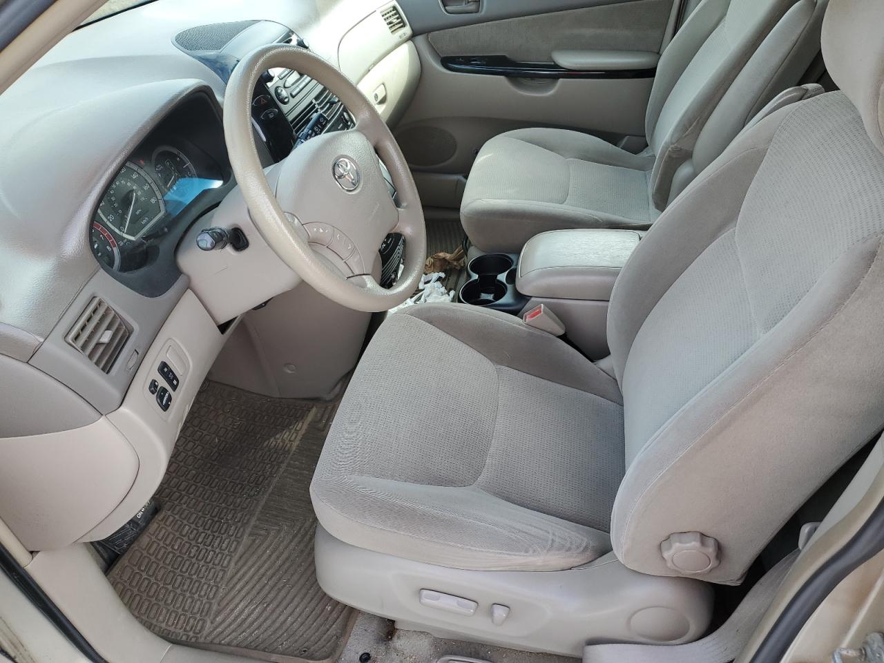 2004 Toyota Sienna - Image 7