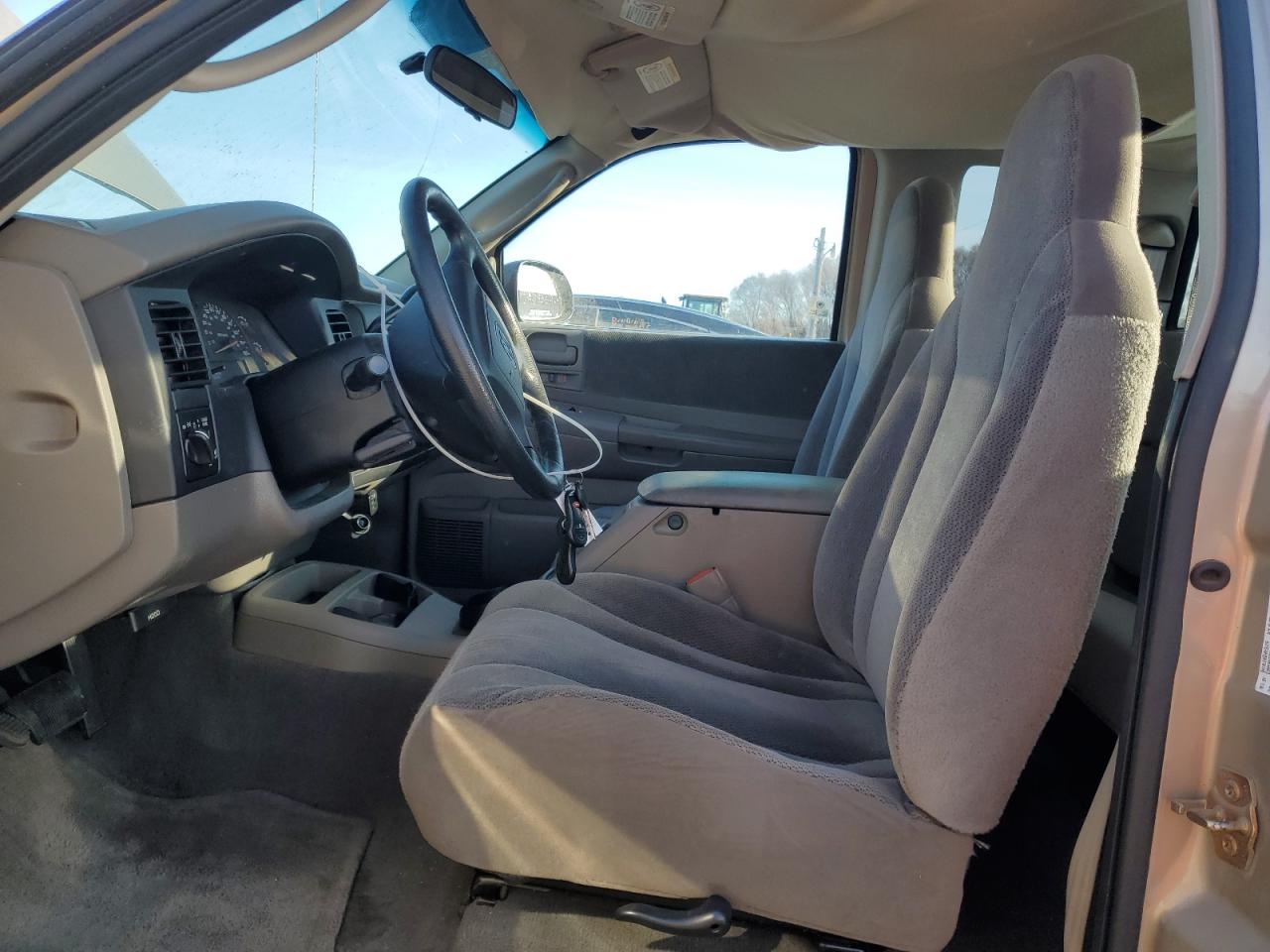2004 Dodge Dakota - Image 7