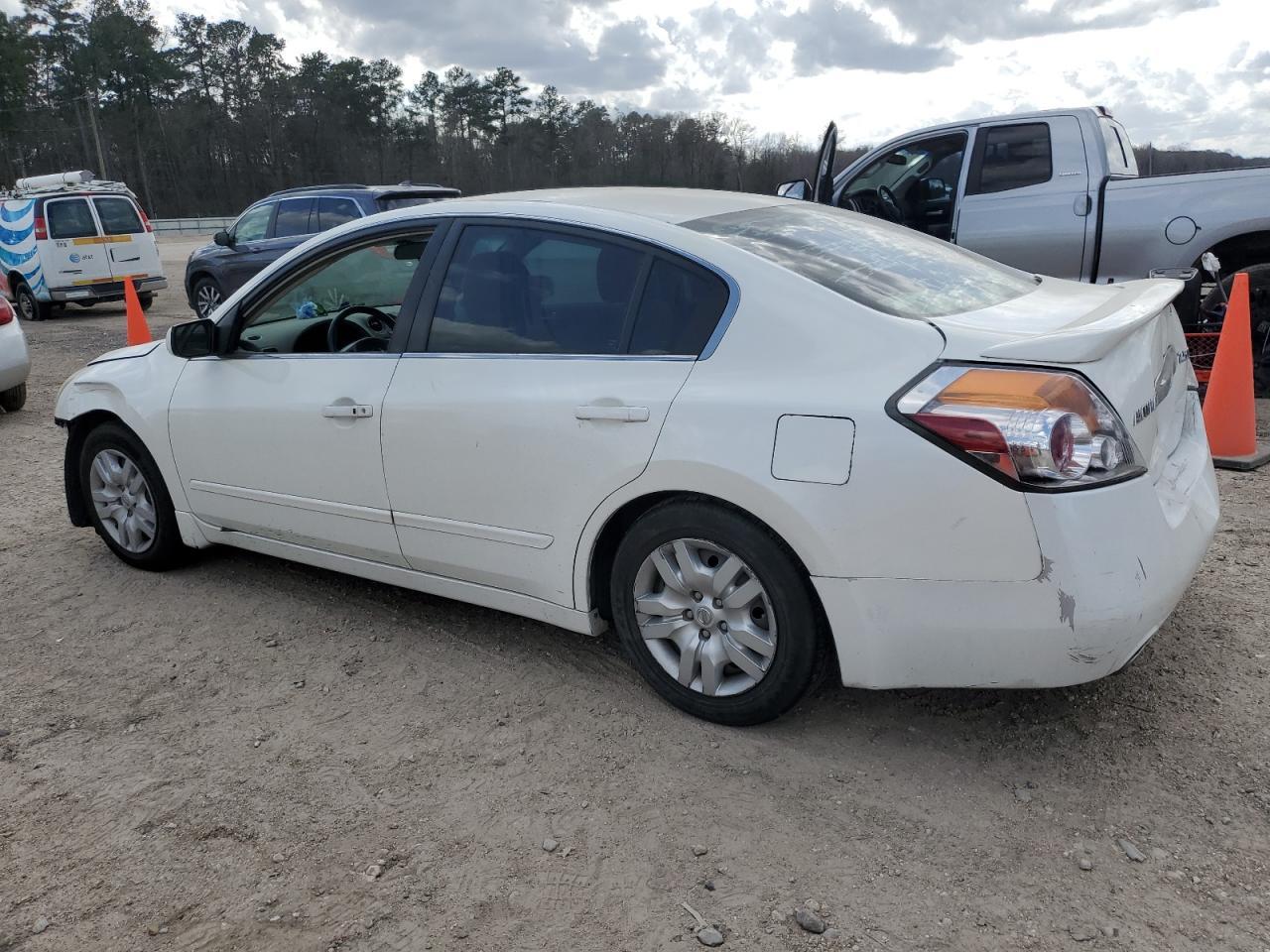 2009 Nissan Altima - Image 2