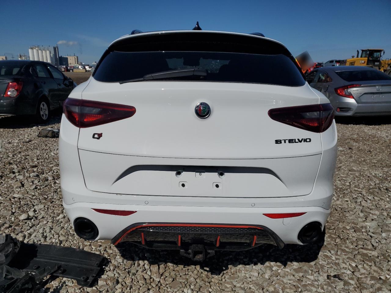 2022 Alfa Romeo Stelvio - Image 6