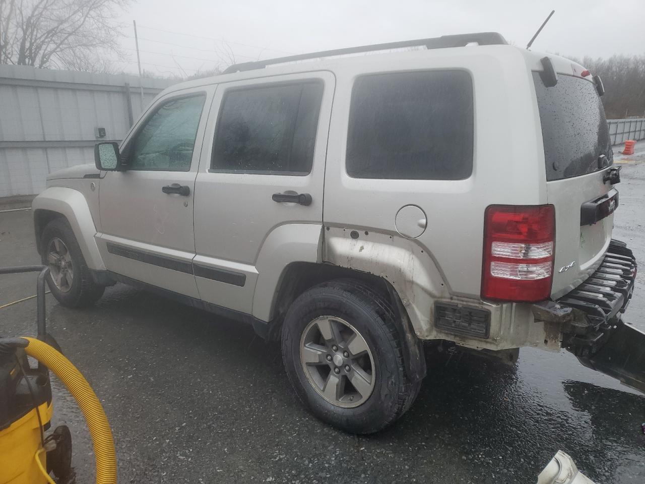 2008 Jeep Liberty (North America) - Image 2