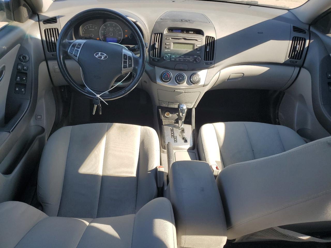 2010 Hyundai Elantra - Image 8