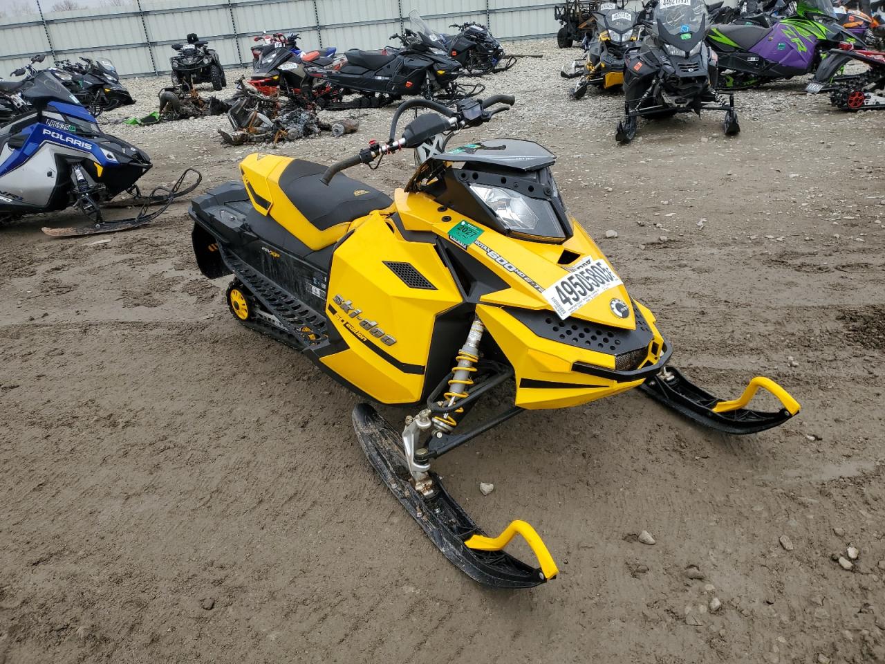 2009 Skidoo Mxz იყიდება Appleton-ში, WI - Front End