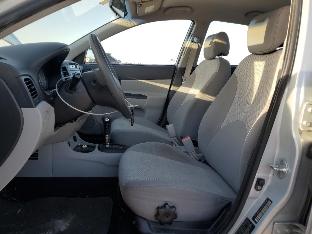 2009 Hyundai Accent - Image 7
