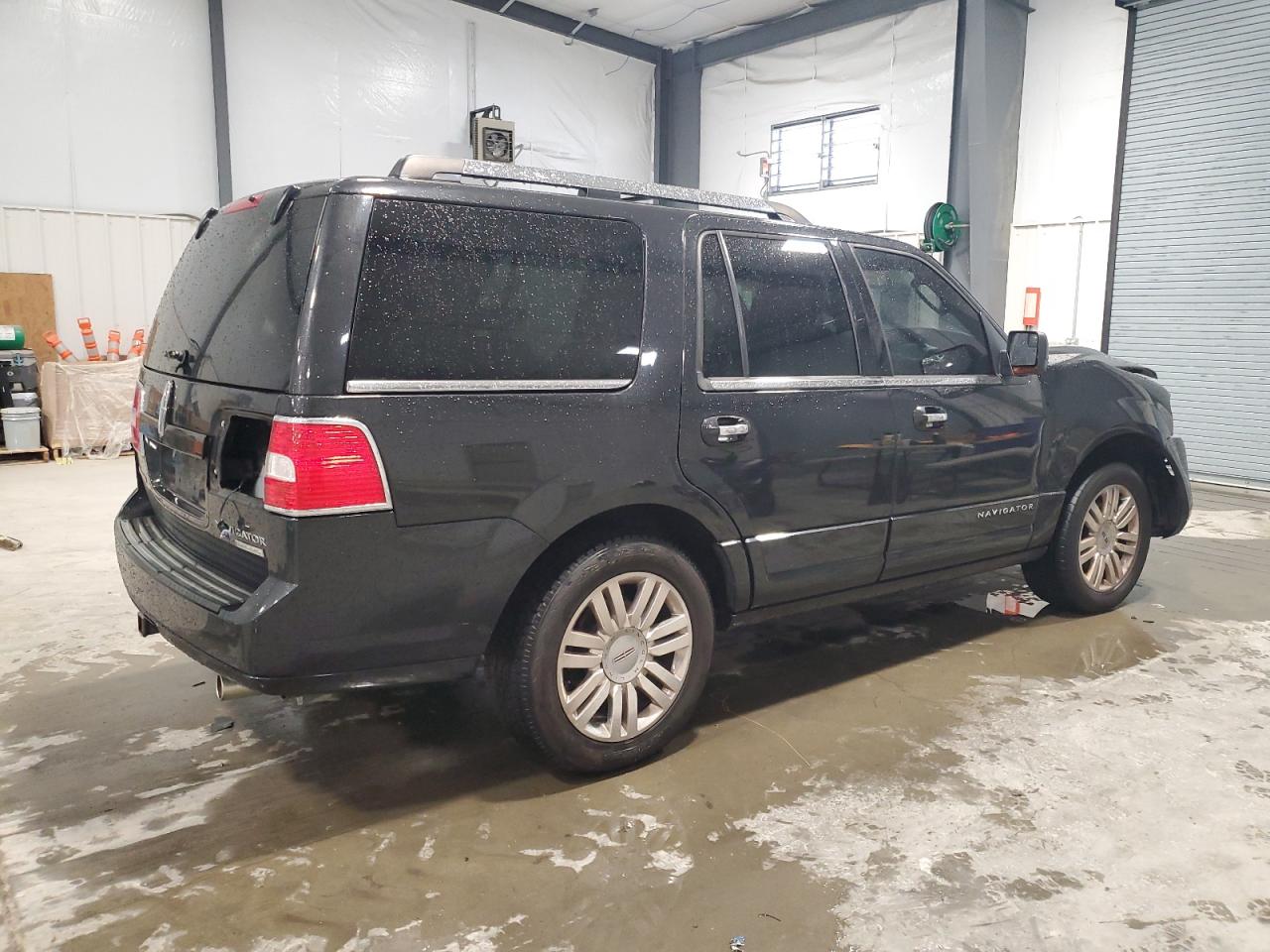 2014 Lincoln Navigator - Image 3