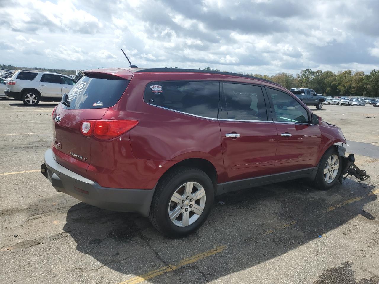 2011 Chevrolet Traverse - Image 3