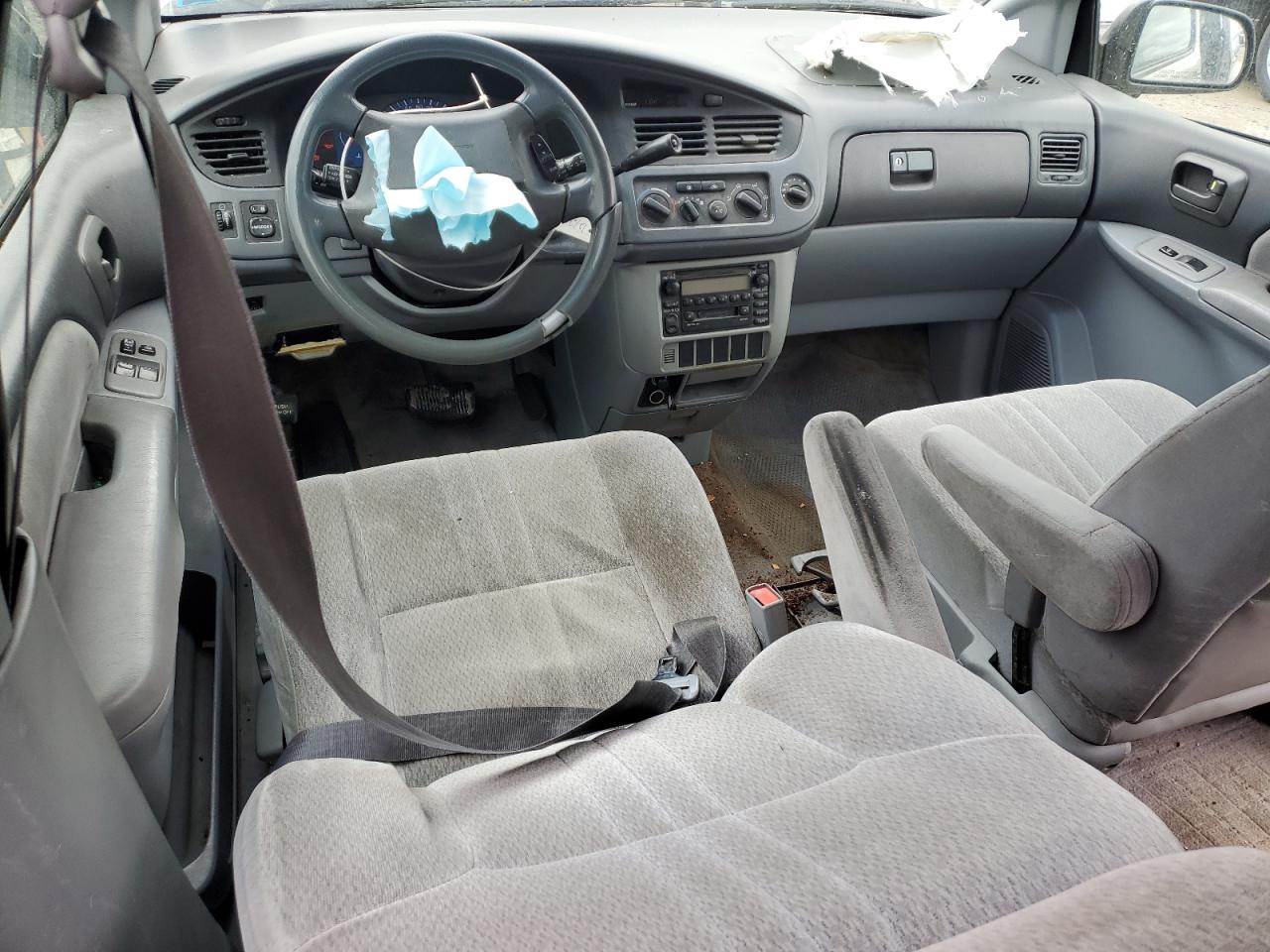 2002 Toyota Sienna - Image 8