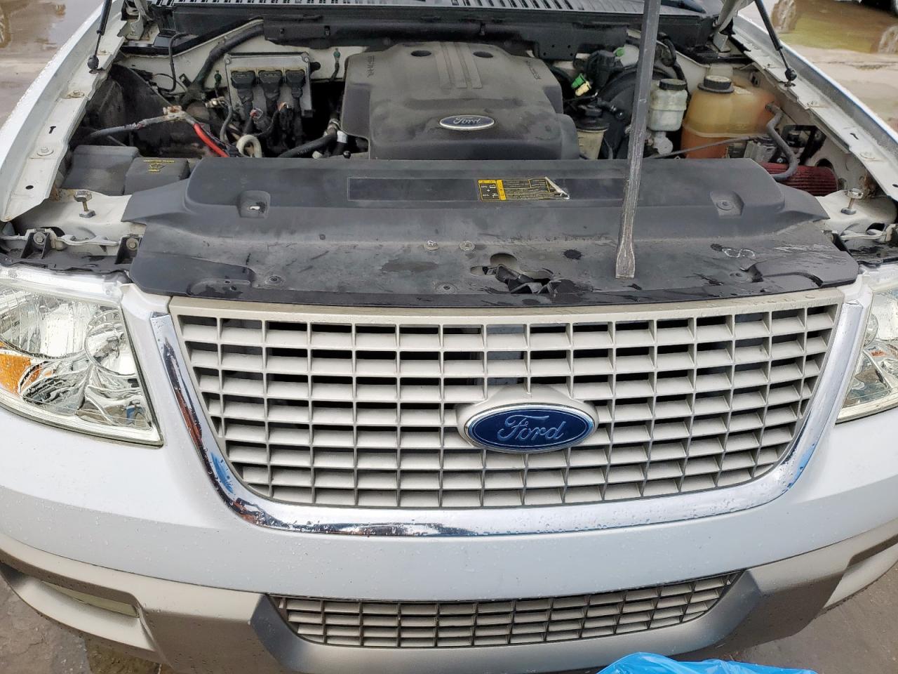 2004 Ford Expedition - Image 12