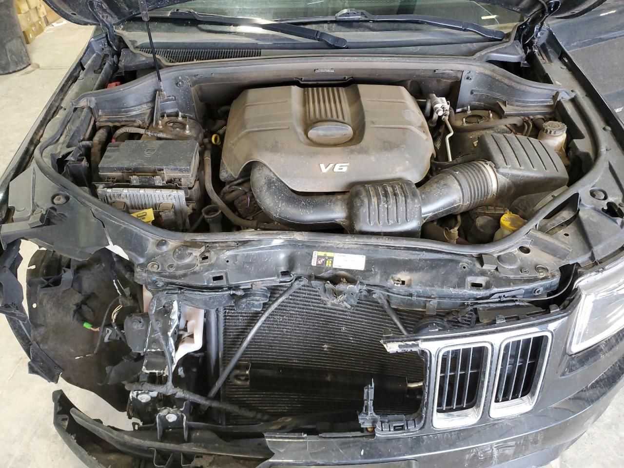 2015 Jeep Grand Cherokee - Image 12
