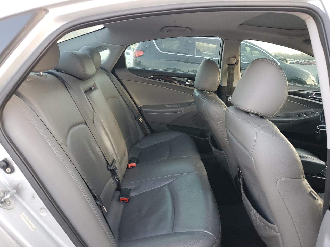 2011 Hyundai Sonata - Image 10
