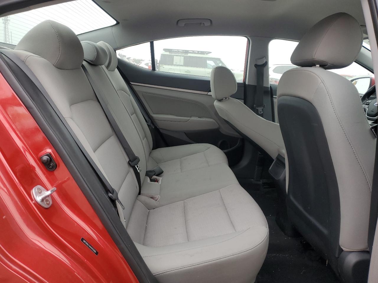 2017 Hyundai Elantra - Image 10