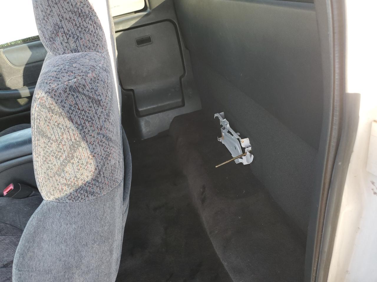 1999 GMC Sonoma - Image 11