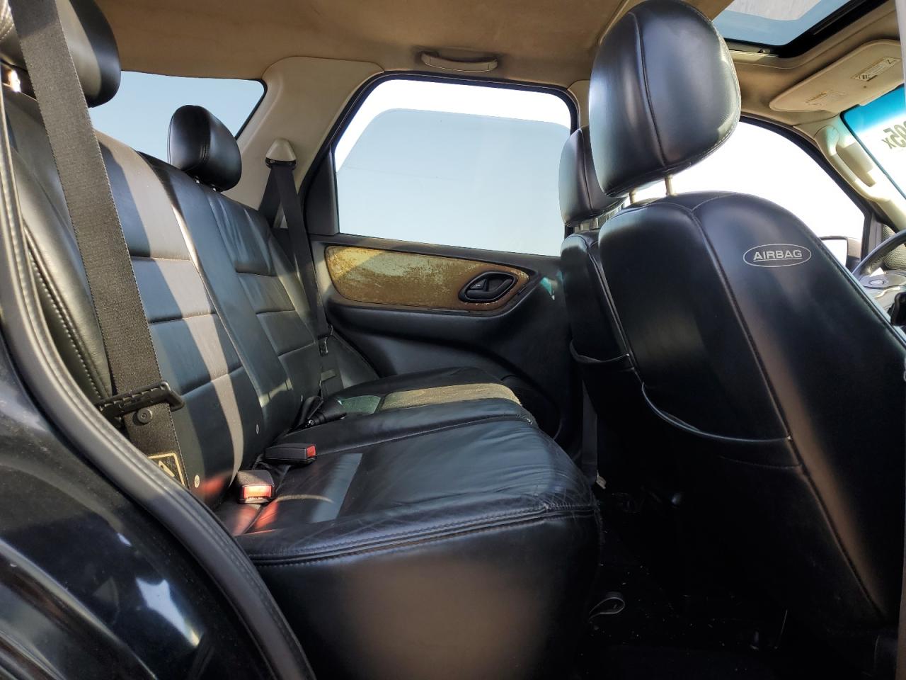 2004 Ford Escape - Image 11
