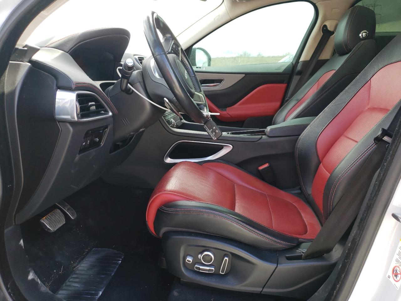 2020 Jaguar F-Pace - Image 7