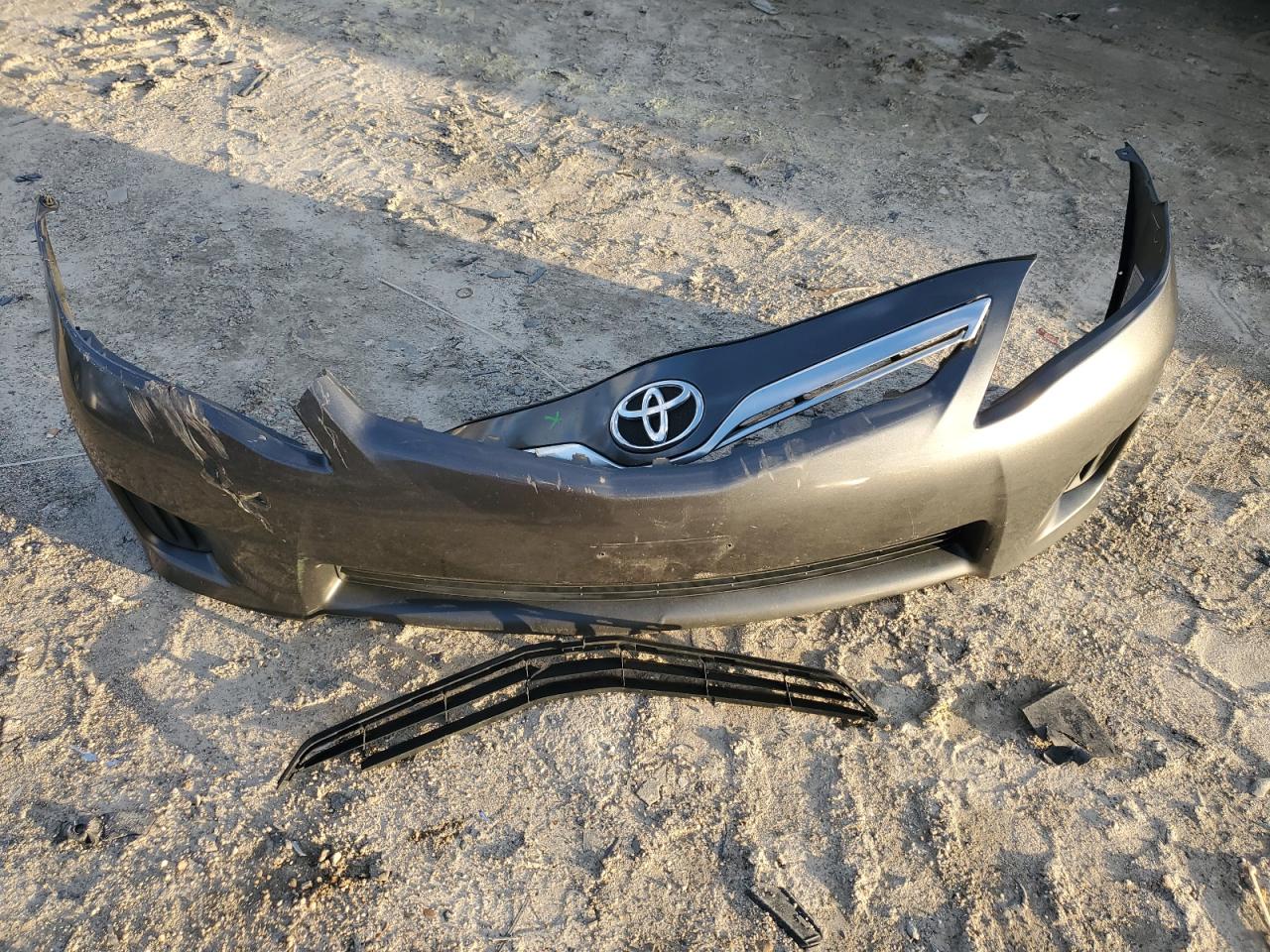 2010 Toyota Camry - Image 12