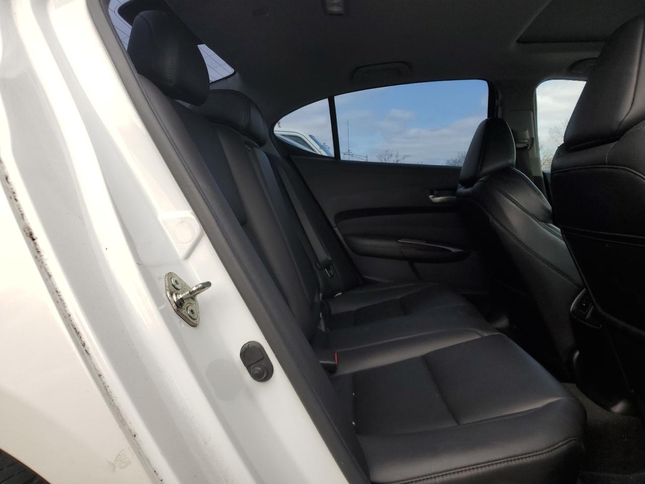 2015 Acura TLX - Image 10