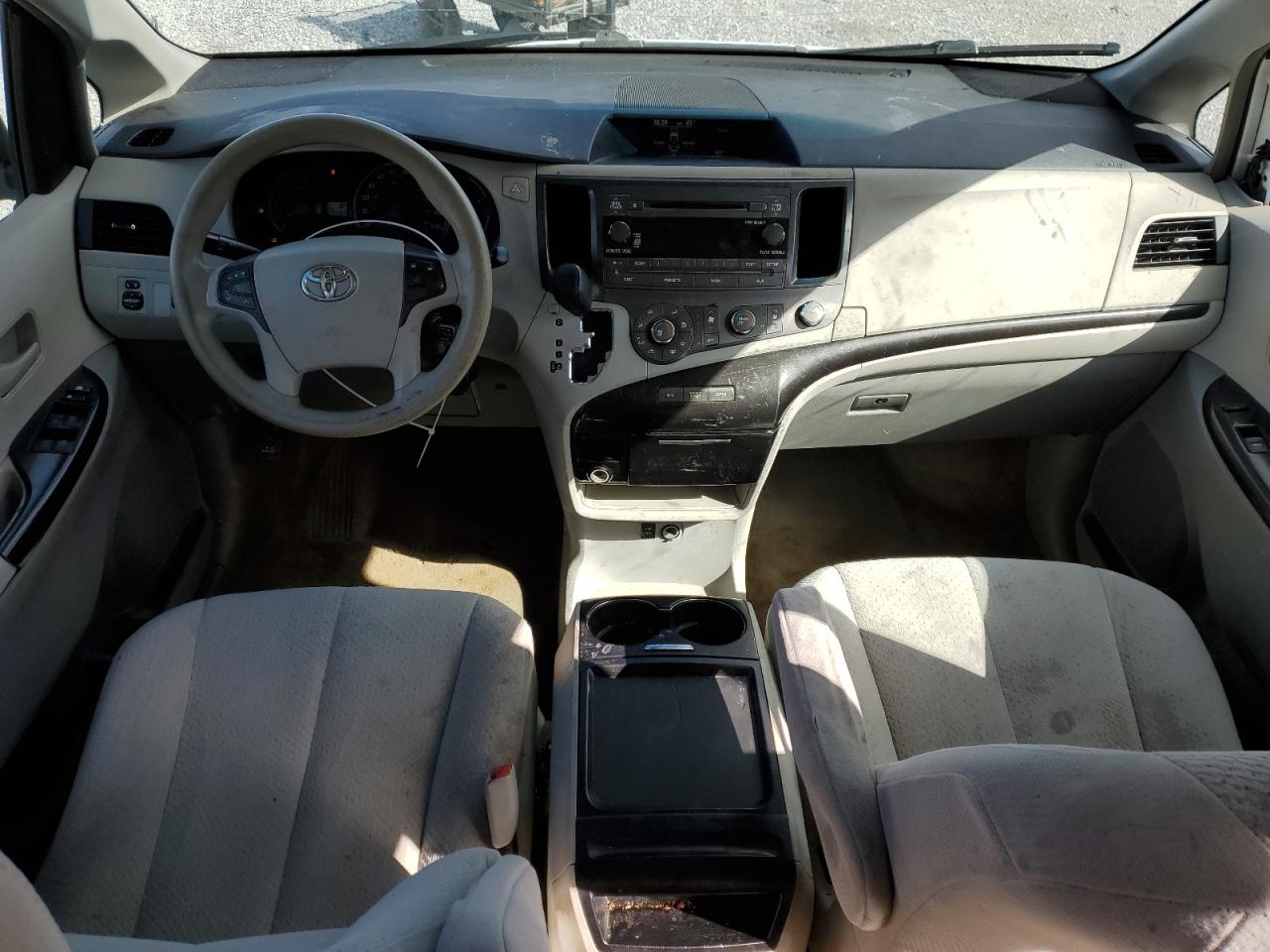 2011 Toyota Sienna - Image 8
